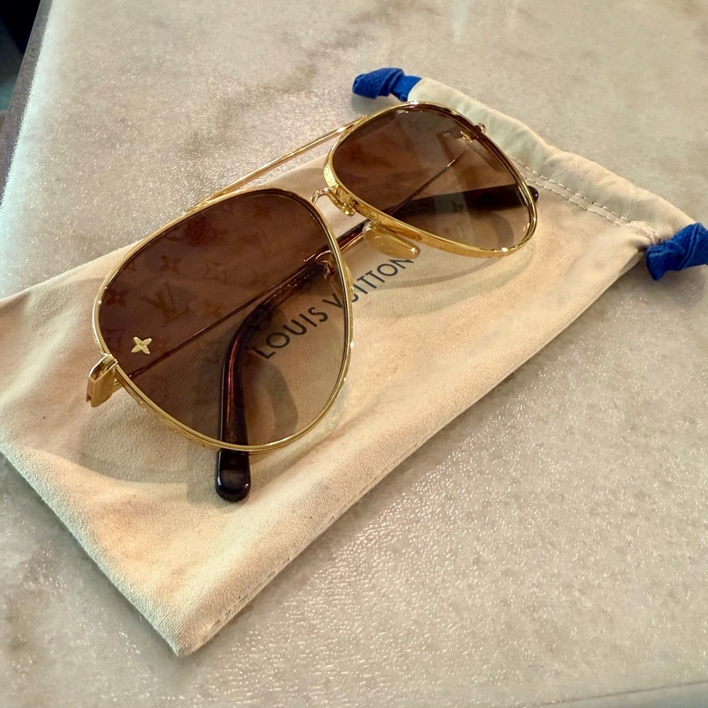 Louis Vuitton LV Pilot Sunglasses
